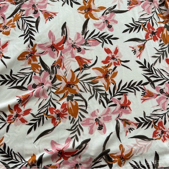 Garage XS Soft Floral Twist Front Dress‎ - Picture 6 of 8